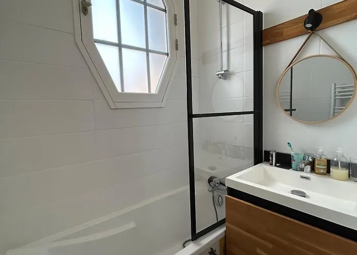 Dom wakacyjny Caen, Tres Jolie Maison A Deux Pas Du Memorial Caen